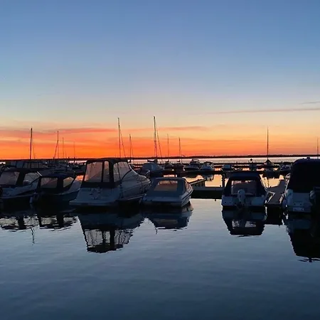 Úszó hotel Hausboot The Hideaway Lp25