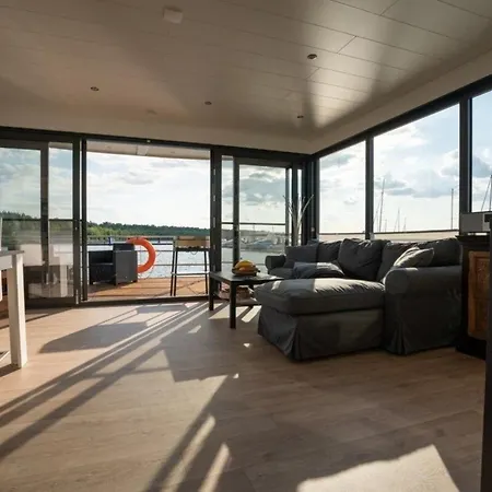 Hausboot The Hideaway Lp25