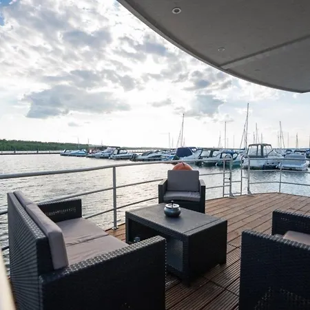 Hausboot The Hideaway Lp25 Úszó hotel