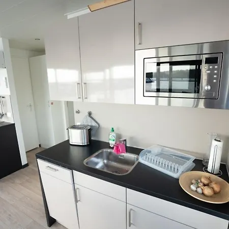 Hausboot The Hideaway Lp25 Úszó hotel Klitten