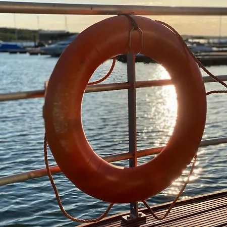 Hausboot The Hideaway Lp25 Úszó hotel *