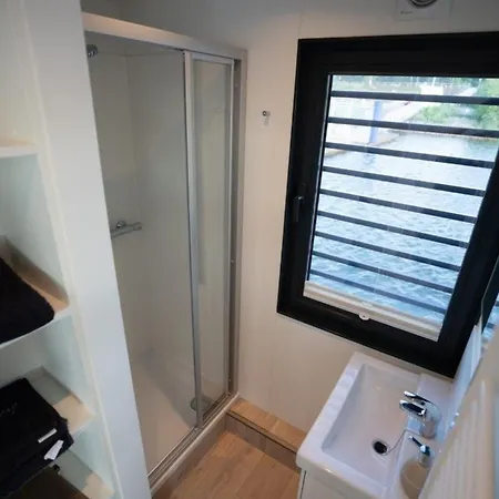 Hausboot The Hideaway Lp25 Úszó hotel Klitten