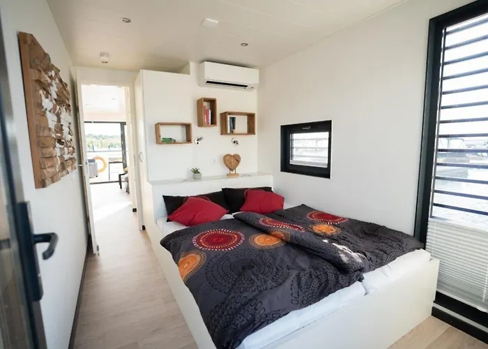 Hausboot The Hideaway Lp25